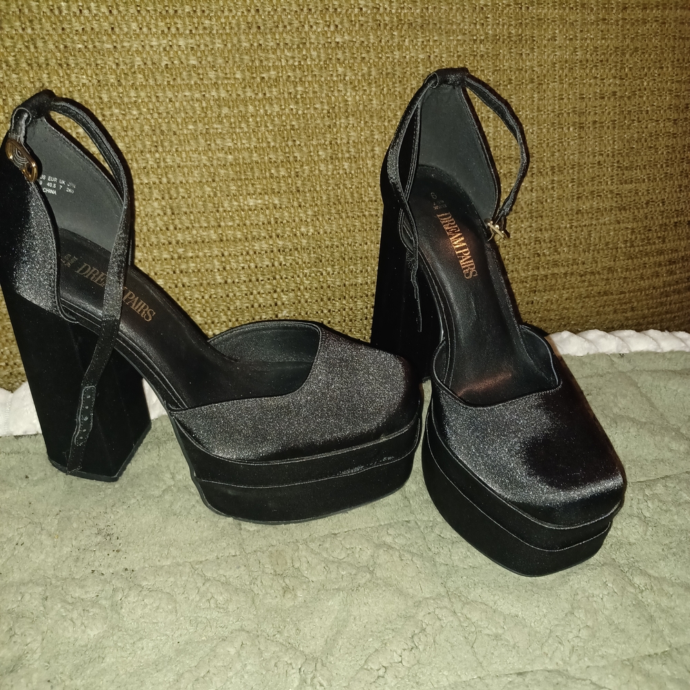 Dream Pairs Black Platform Shoes Sz 9